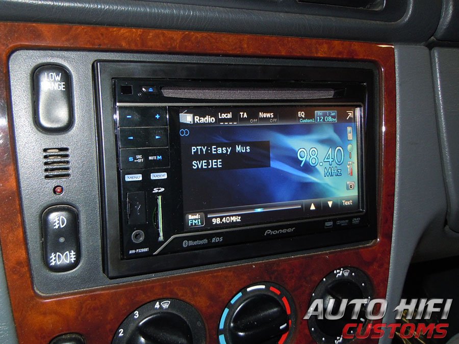 Установка автомагнитолы Pioneer AVH-P3200BT в Mercedes ML (W163)
