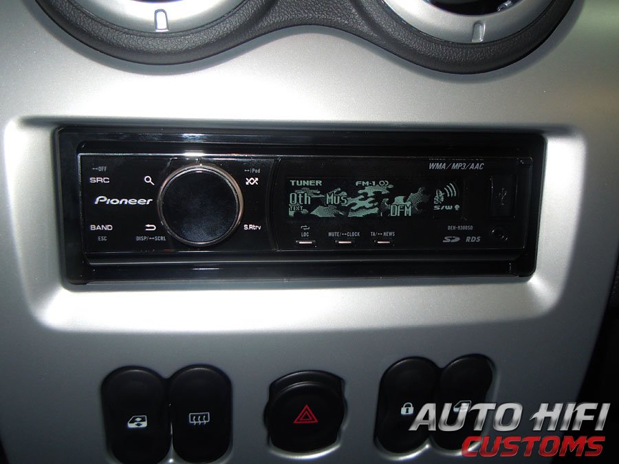 Установка автомагнитолы Pioneer DEH-9300SD в Renault Logan