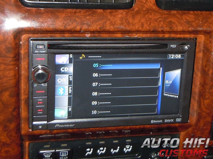 Установка автомагнитолы Pioneer AVIC-F930BT в Toyota Land Cruiser 120