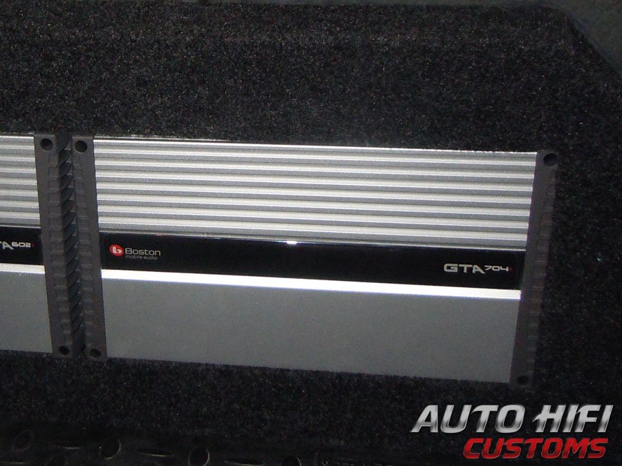 Установка усилителя Boston Acoustics GTA704 в Toyota Corolla X