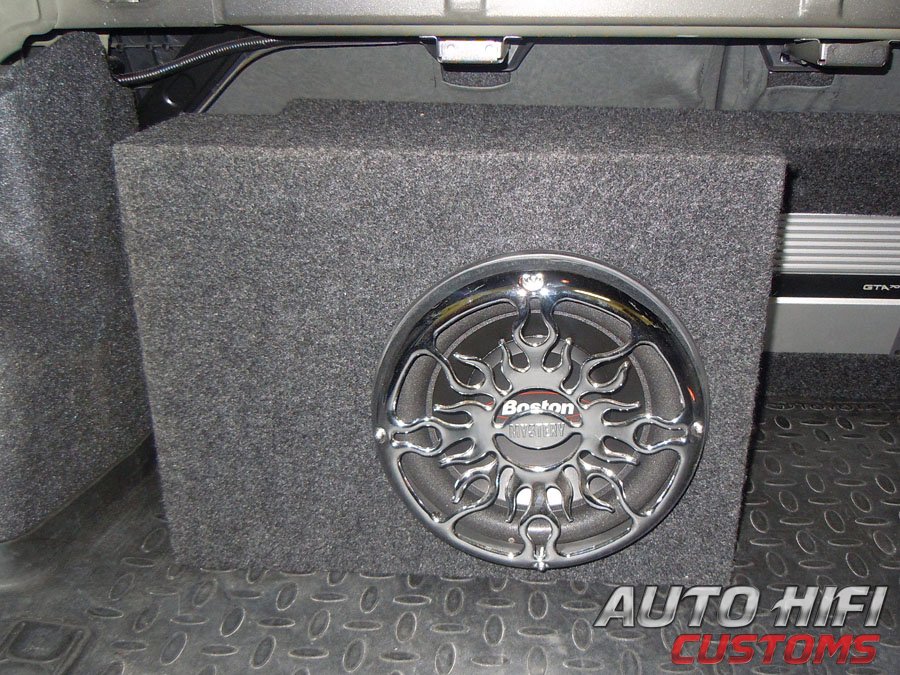 Установка сабвуфера Boston Acoustics G210-4 в Toyota Corolla X