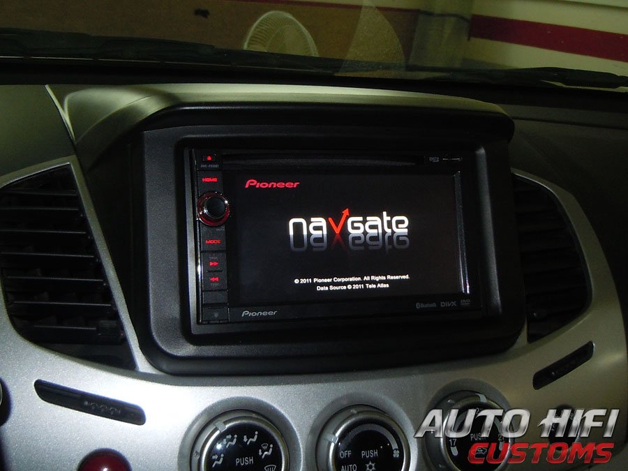 Установка автомагнитолы Pioneer AVIC-F930BT в Mitsubishi L200