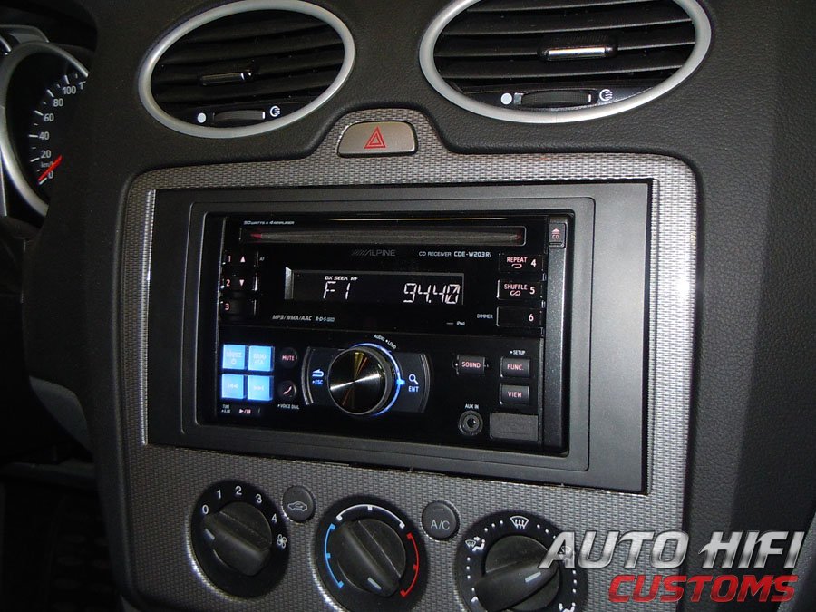 Установка автомагнитолы Alpine CDE-W203Ri в Ford Focus 2