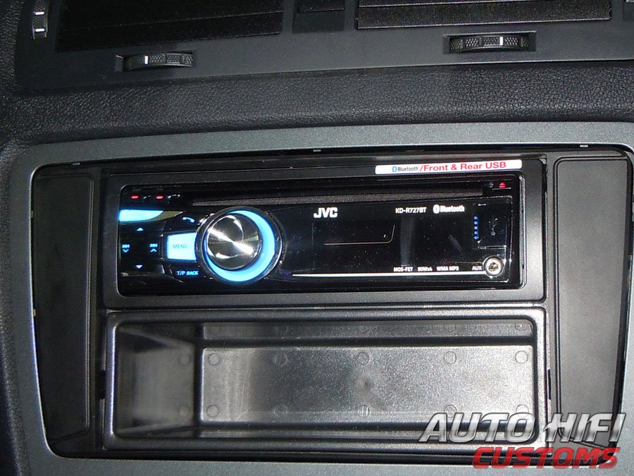 Установка автомагнитолы JVC KD-R727BTEE в Skoda Octavia (A5)