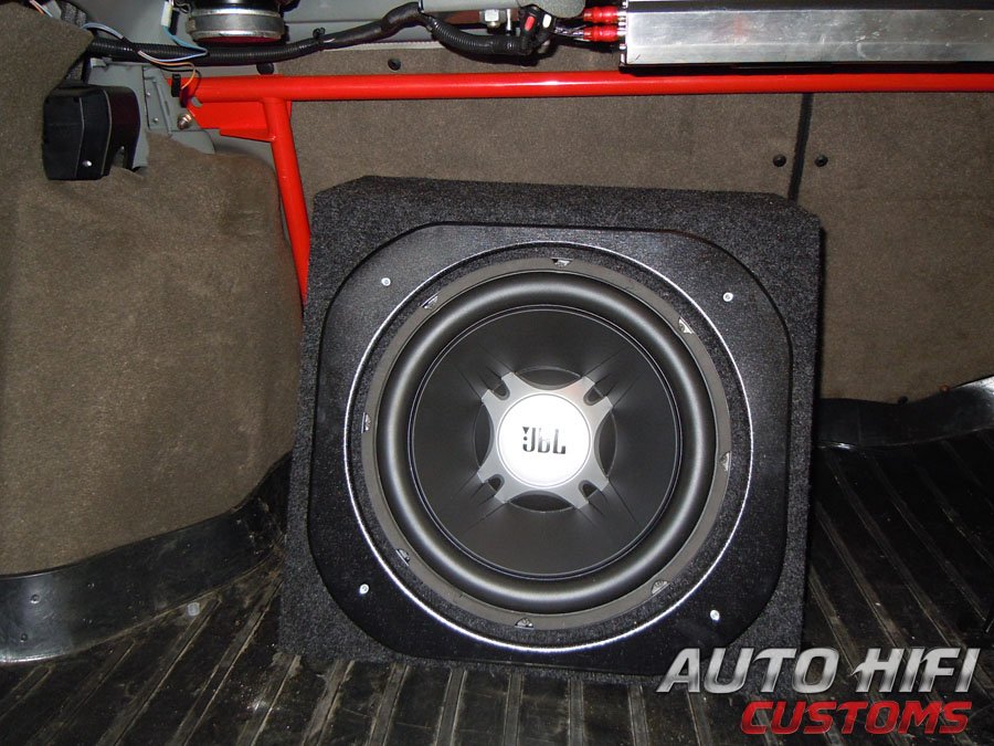 Установка сабвуфера JBL GT5-12 box в Lada Kalina