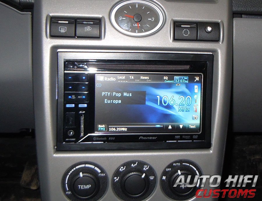 Установка автомагнитолы Pioneer AVH-P3200BT в Lada Priora
