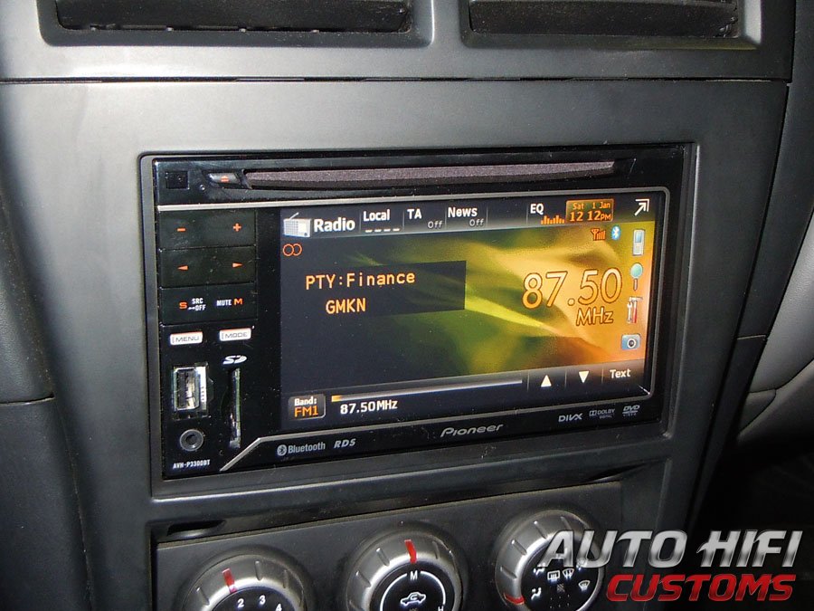 Установка автомагнитолы Pioneer AVH-P3300BT в Nissan Almera Classic