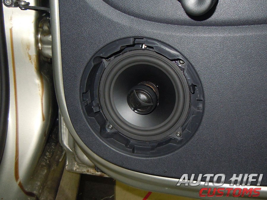 Установка акустики Morel Tempo Coax 5 в Renault Sandero