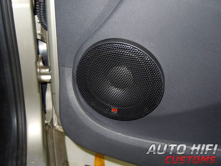 Установка акустики Morel Tempo 6 в Renault Sandero