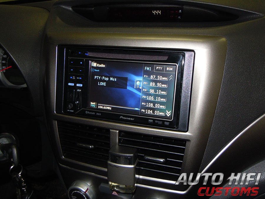 Установка автомагнитолы Pioneer AVH-P3200BT в Subaru Impreza