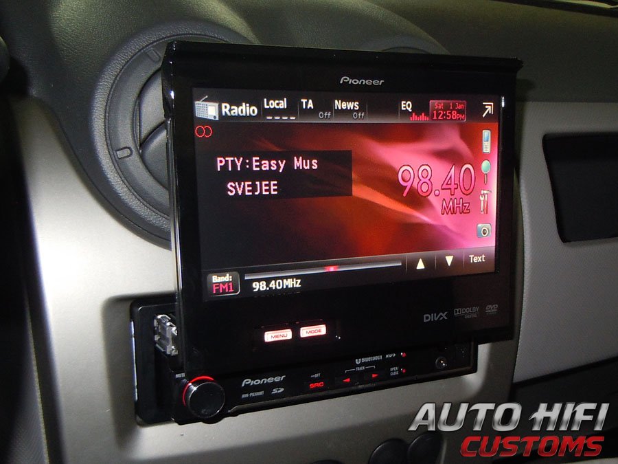 Установка автомагнитолы Pioneer AVH-P6300BT в Renault Logan