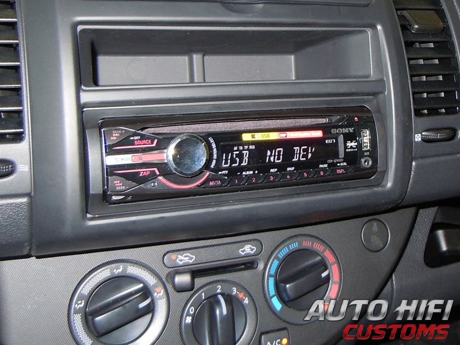 Установка автомагнитолы Sony CDX-GT450U в Nissan Note