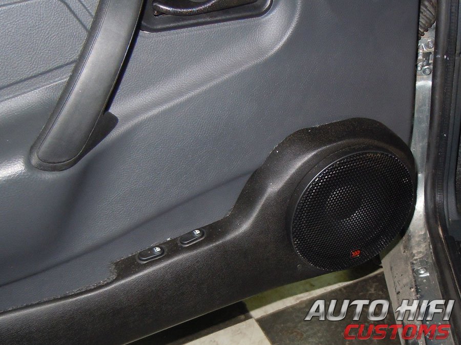 Установка акустики Morel Tempo 6 в Lada