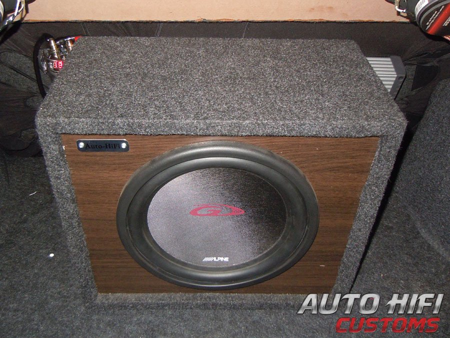 Установка сабвуфера Alpine SWG-1244 в Lada 2114