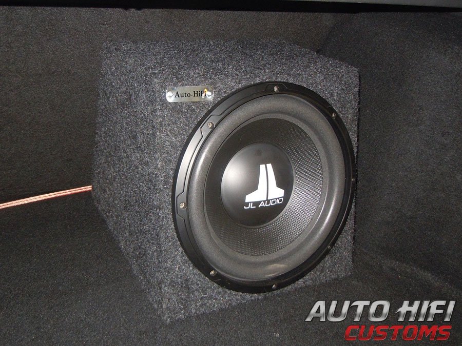 Установка сабвуфера JL Audio 12WX-4 box в Renault Laguna