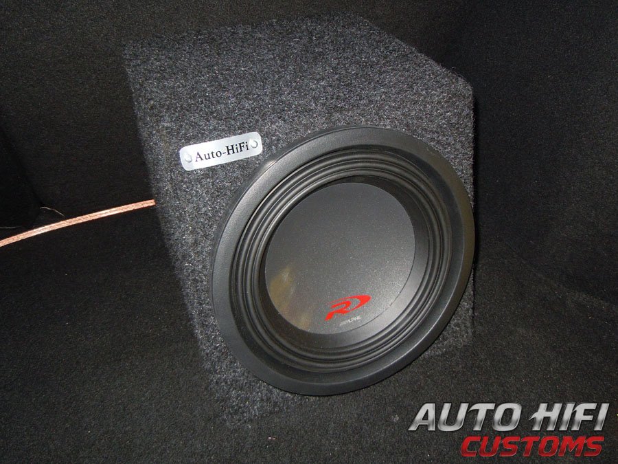 Установка сабвуфера Alpine SWR-1023D в Renault Laguna