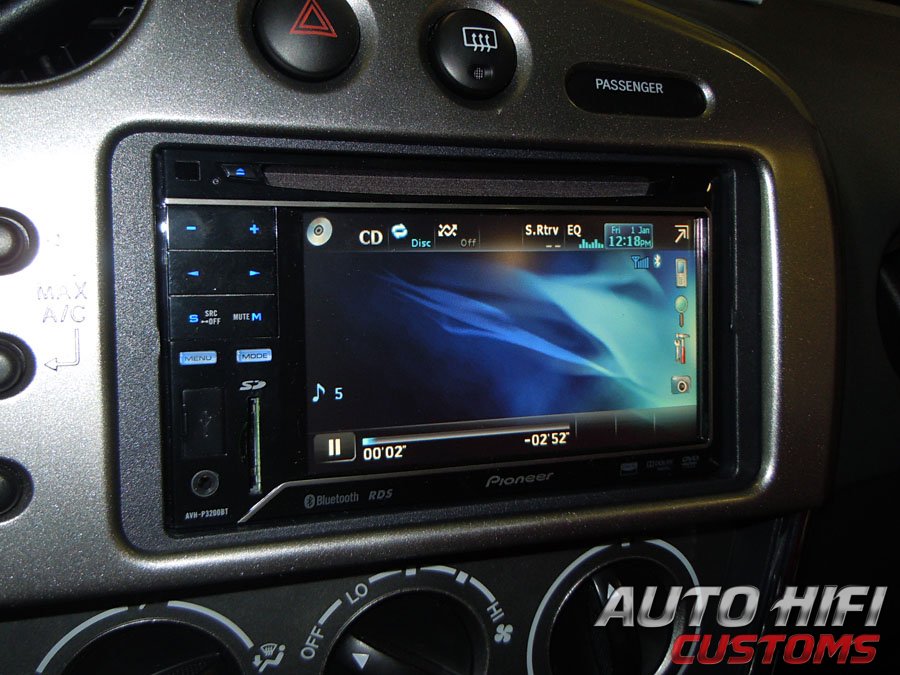 Установка автомагнитолы Pioneer AVH-P3200BT в Pontiac Vibe