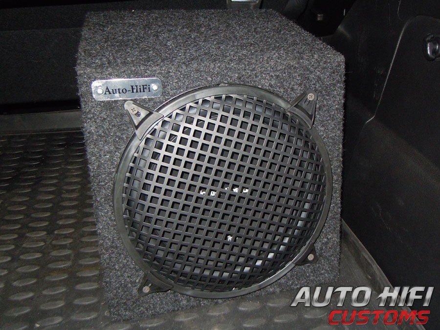 Установка сабвуфера Rockford Fosgate R1S410 box в SsangYong Kyron