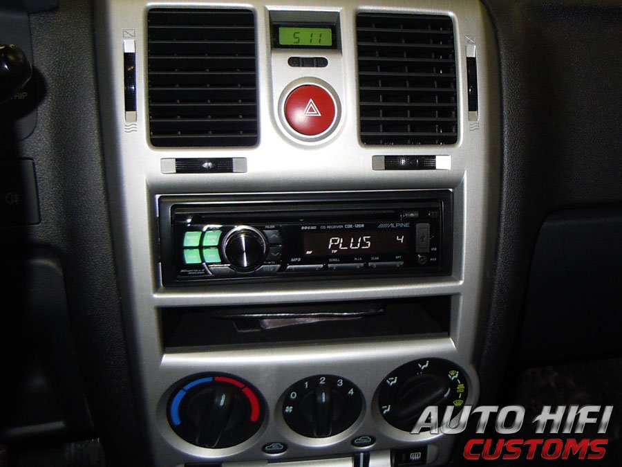 Установка автомагнитолы Alpine CDE-120R в Hyundai Getz