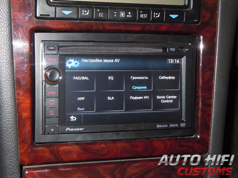 Установка автомагнитолы Pioneer AVIC-F930BT в Mercedes E class (W210)