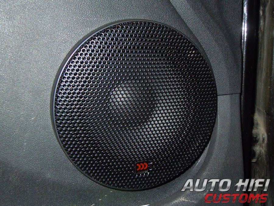 Установка акустики Morel Tempo 6 в Renault Sandero