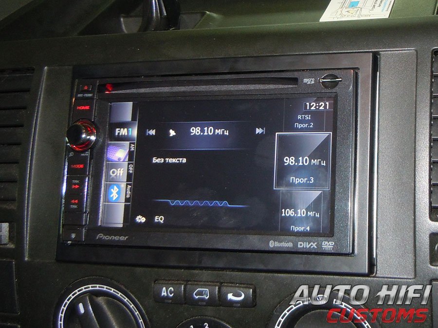 Установка автомагнитолы Pioneer AVIC-F930BT в Volkswagen Transporter T5