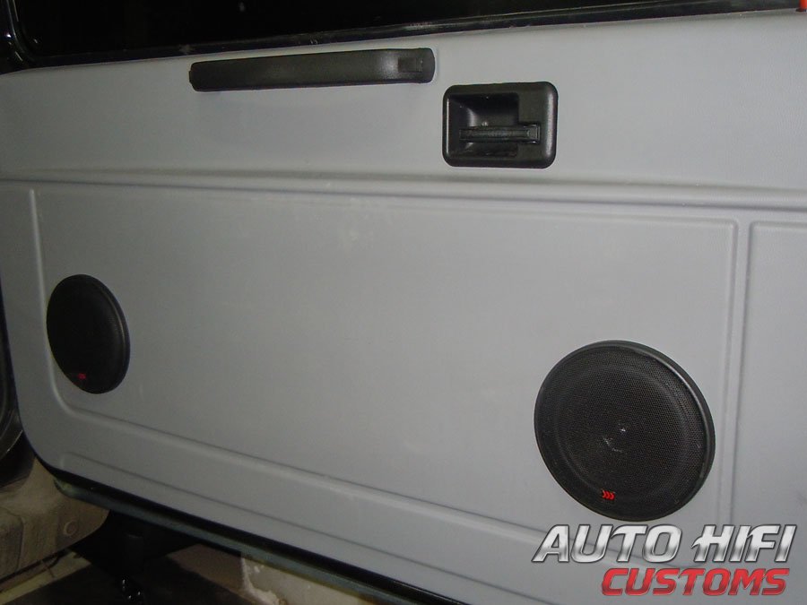 Установка акустики Morel Maximo Coax 6 в UAZ Patriot