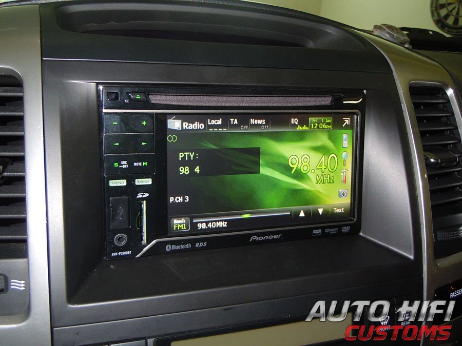 Установка автомагнитолы Pioneer AVH-P3200BT в Toyota Land Cruiser 120