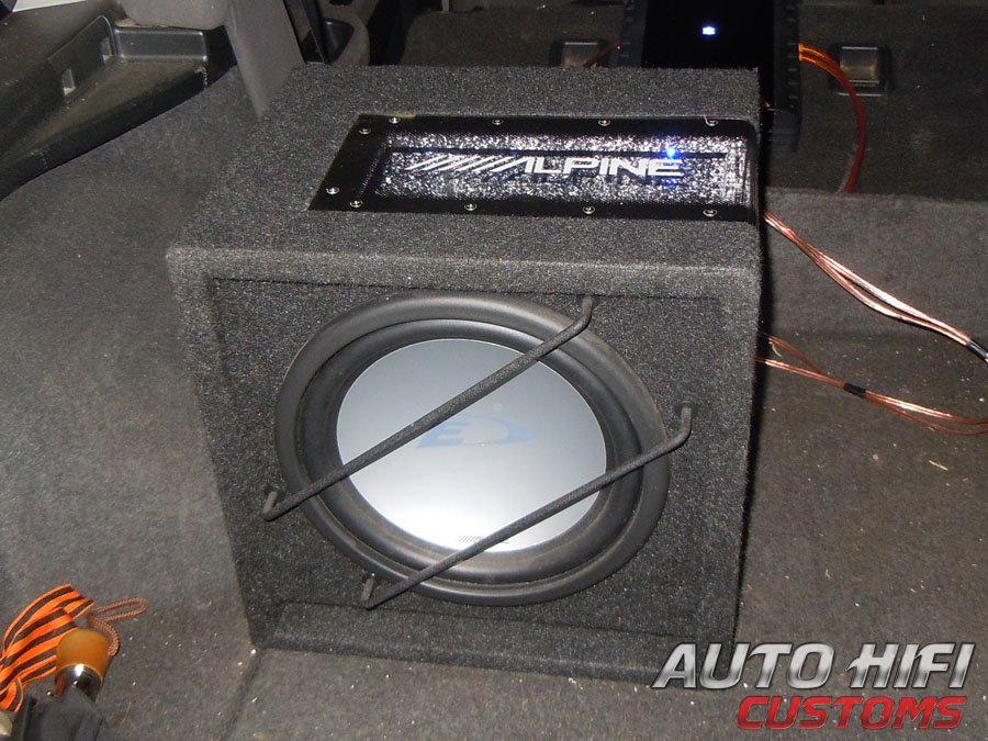 Установка сабвуфера Alpine SBG-1244BR в Mitsubishi Lancer
