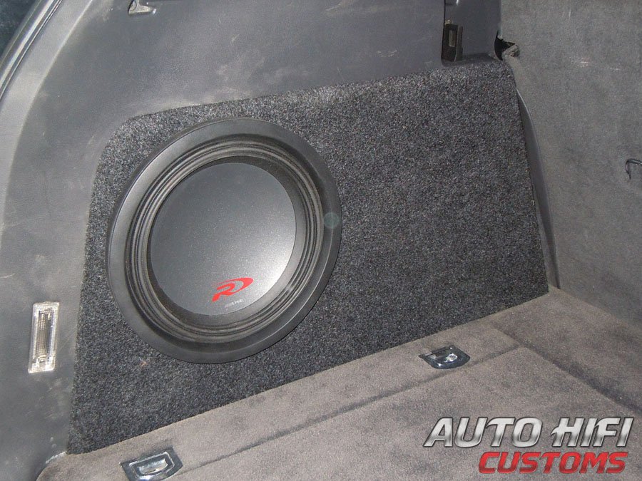 Установка сабвуфера Alpine SWR-1223D в Volkswagen Touareg