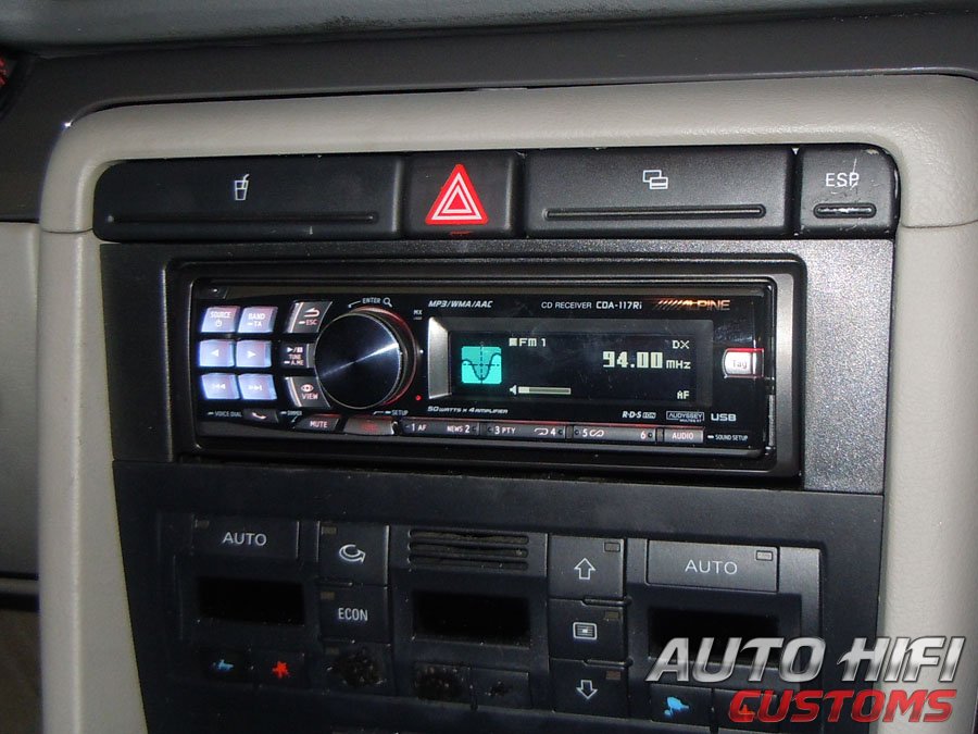 Установка автомагнитолы Alpine CDA-117Ri в Audi A4 (B7)