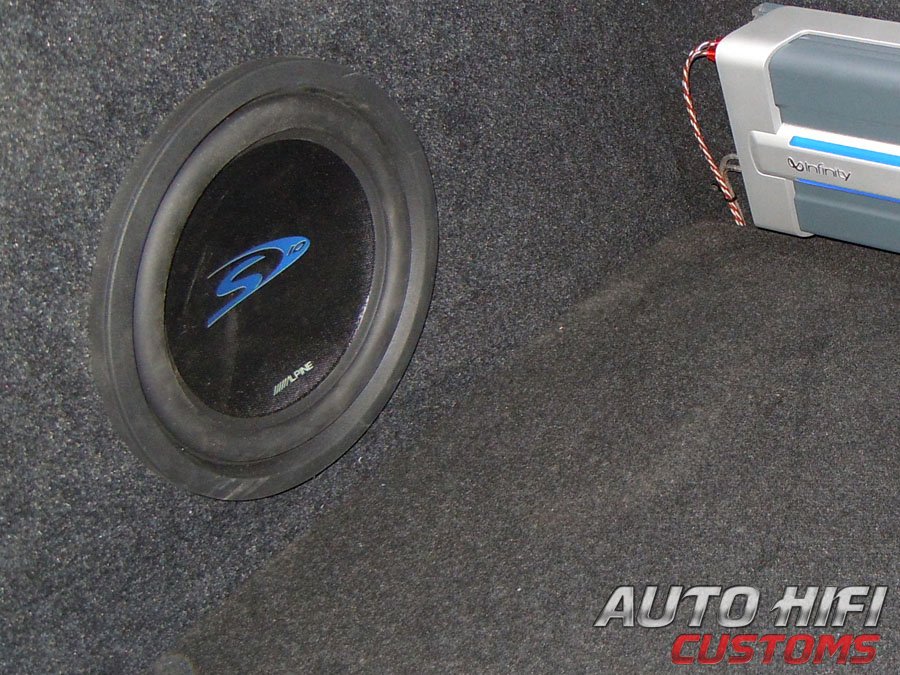 Установка сабвуфера Alpine SWS-1223D в Nissan Qashqai