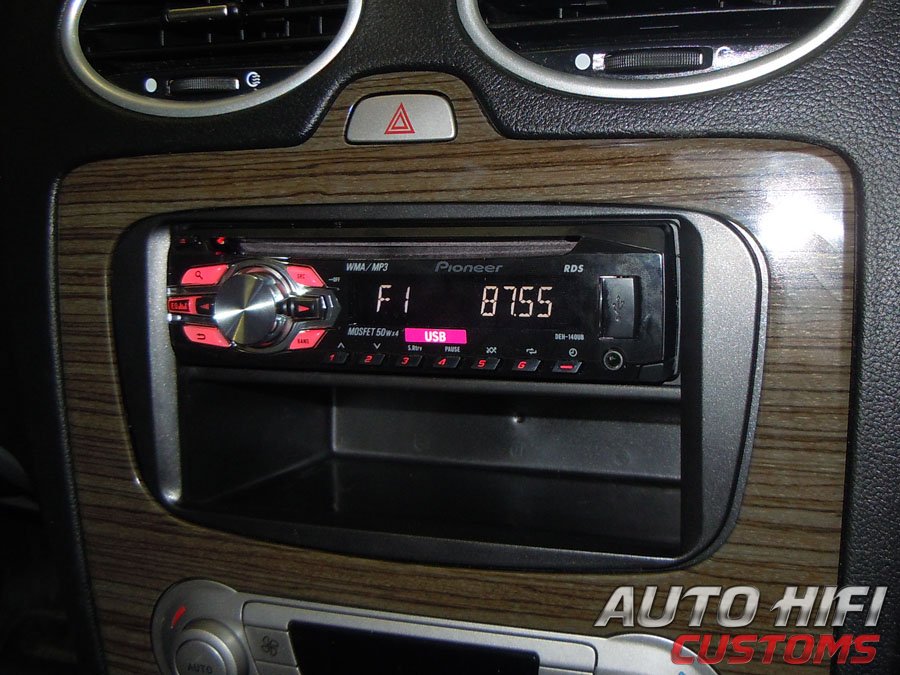 Установка автомагнитолы Pioneer DEH-140UB в Ford Focus 2