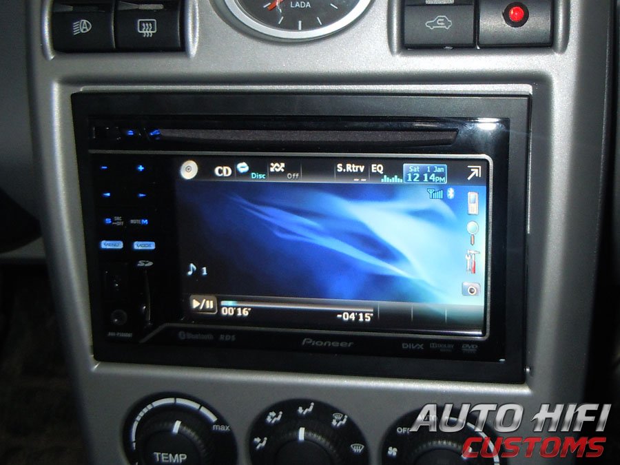 Установка автомагнитолы Pioneer AVH-P3300BT в Lada Priora