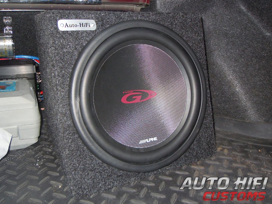 Установка сабвуфера Alpine SWG-1244 в Honda Civic 4D