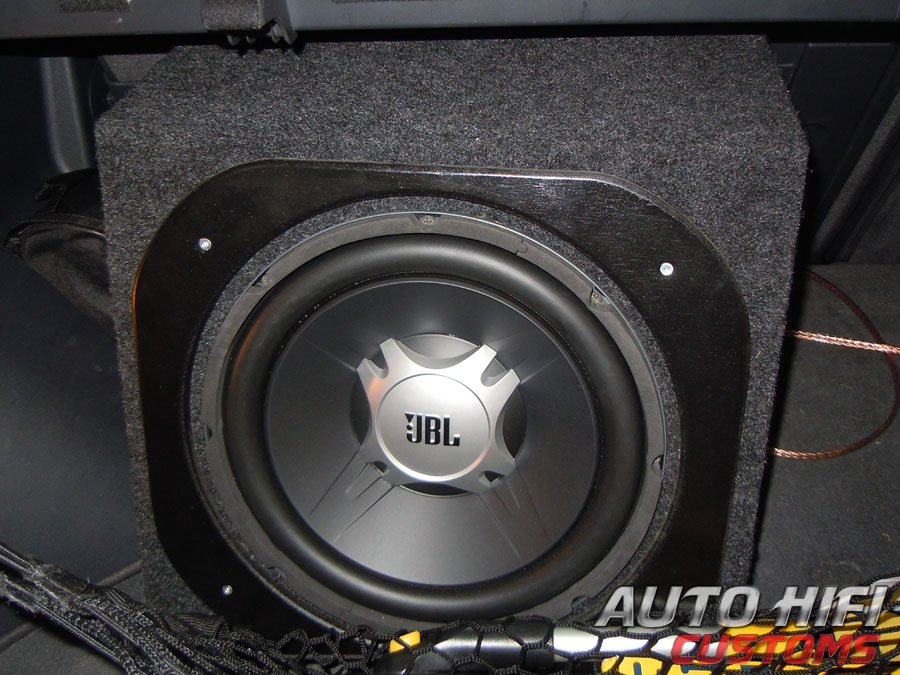 Установка сабвуфера JBL GT5-12 в Renault Koleos
