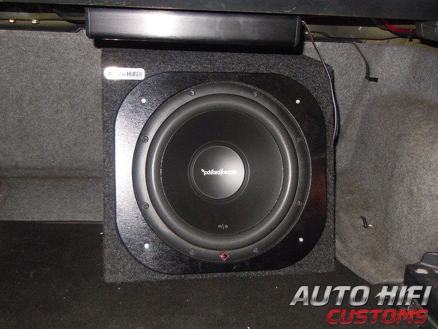 Установка сабвуфера Rockford Fosgate R2D4-12 в BMW 3 (E46)