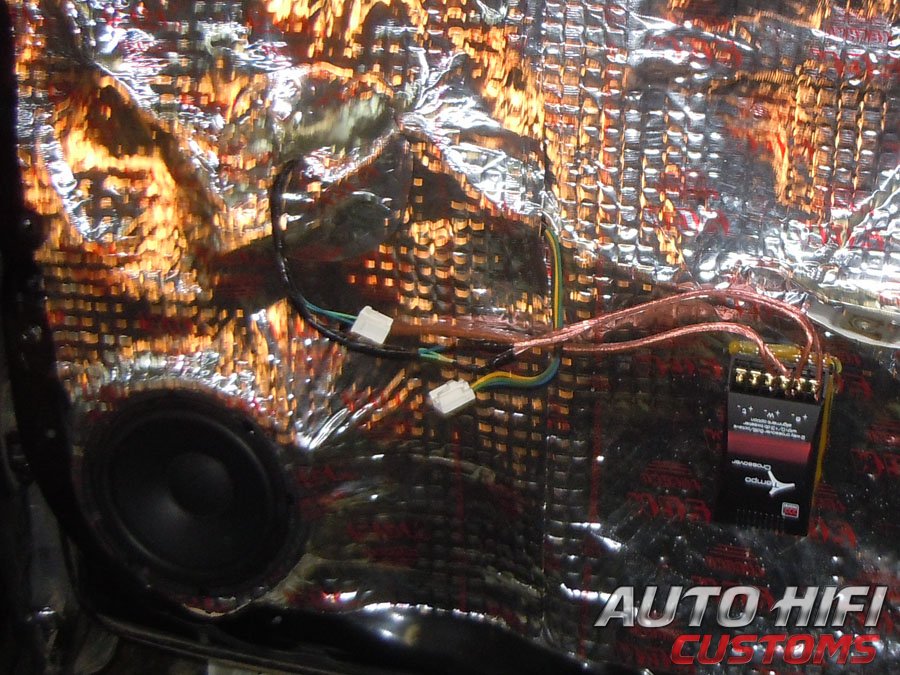 Установка акустики Morel Tempo 6 в Toyota Corolla X