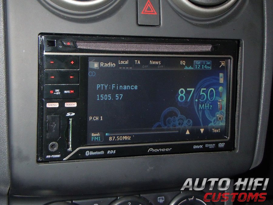 Установка автомагнитолы Pioneer AVH-P3300BT в Nissan Qashqai