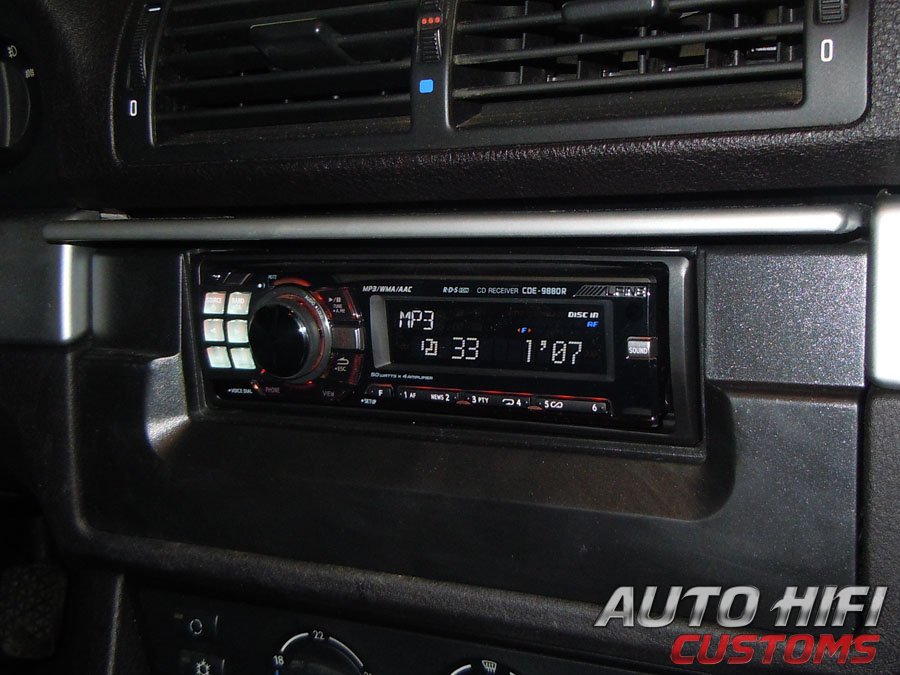 Установка автомагнитолы Alpine CDE-9880R в BMW 5 (E39)
