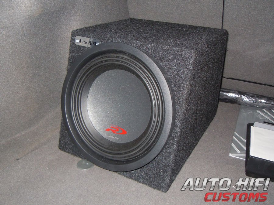 Установка сабвуфера Alpine SWR-1043D box в BMW 5 (E39)