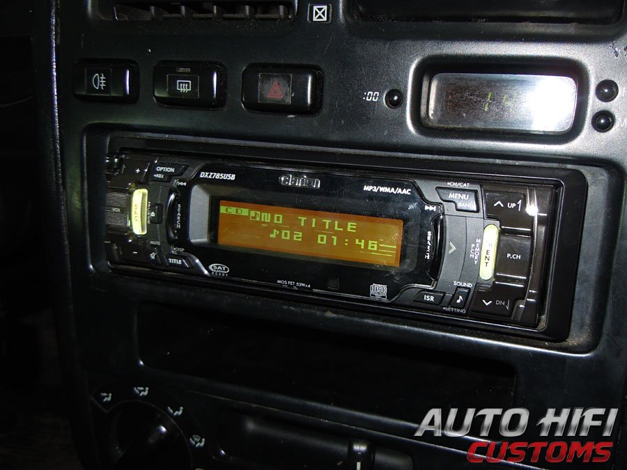 Установка автомагнитолы Clarion DXZ785USB в Toyota Carina