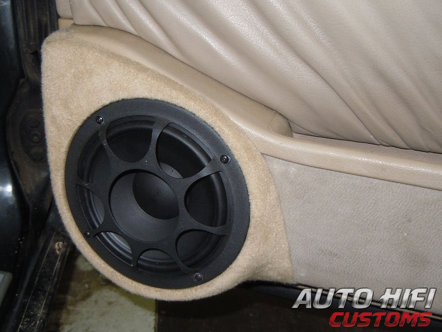 Установка акустики Morel Hybrid Ovation 6 в Mercedes C class