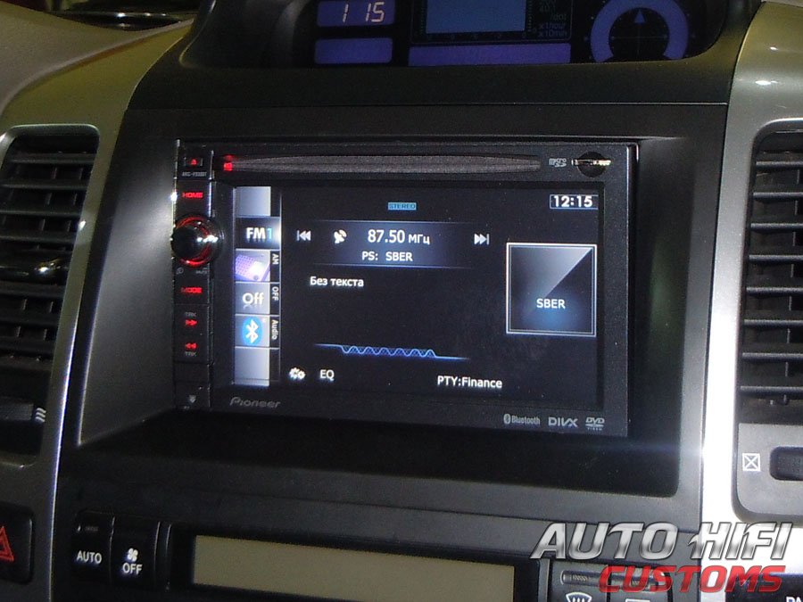 Установка автомагнитолы Pioneer AVIC-F930BT в Toyota Land Cruiser 120