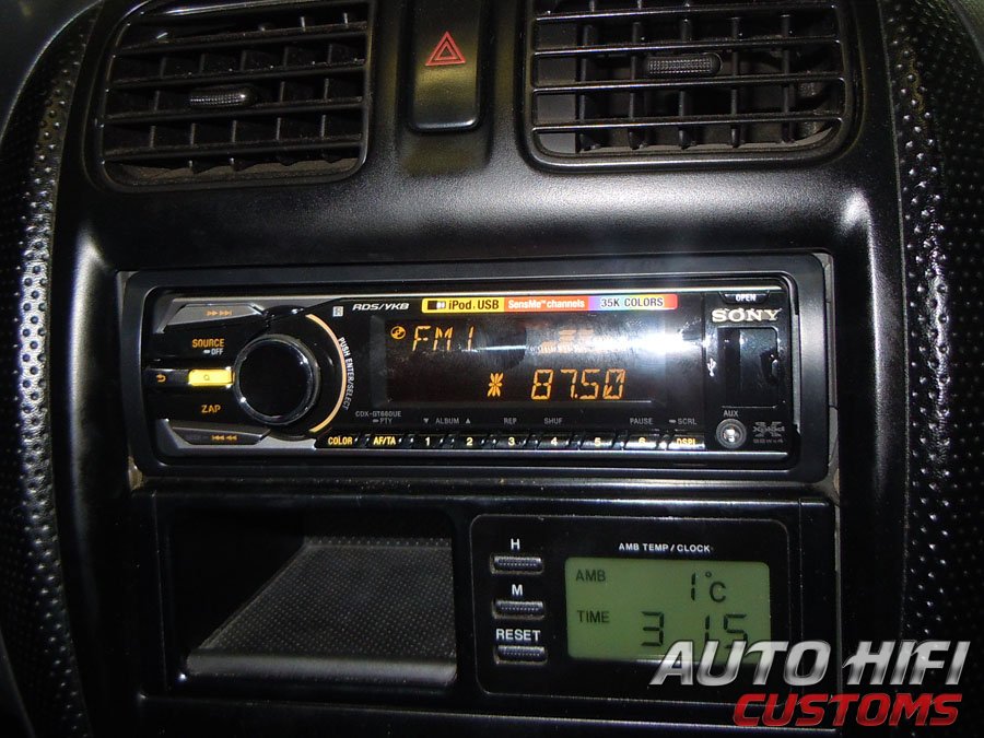Установка автомагнитолы Sony CDX-GT660UE в Mazda 323