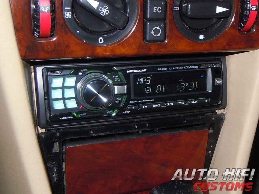 Установка автомагнитолы Alpine CDE-9880R в Mercedes E class