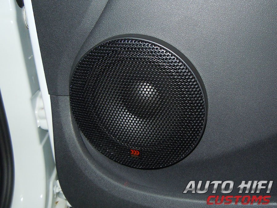 Установка акустики Morel Tempo 6 в Renault Sandero