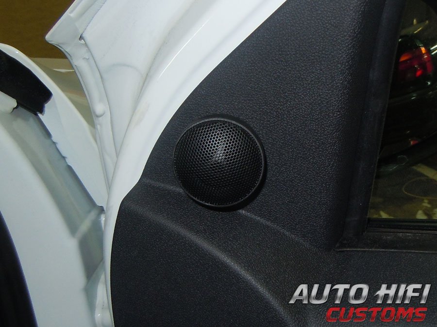 Установка акустики Morel Tempo 6 в Renault Sandero