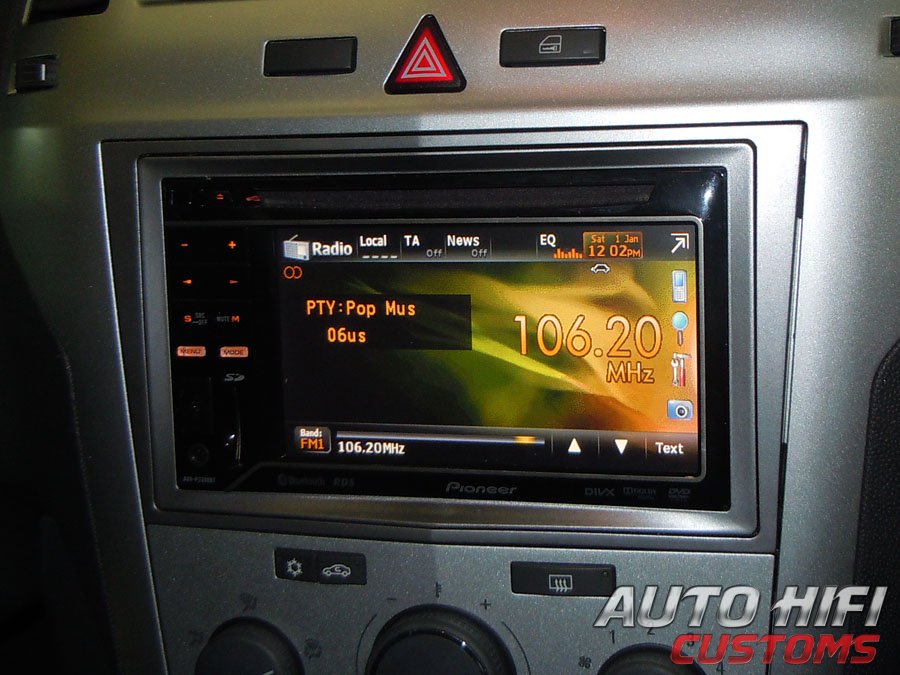 Установка автомагнитолы Pioneer AVH-P3300BT в Opel Zafira B