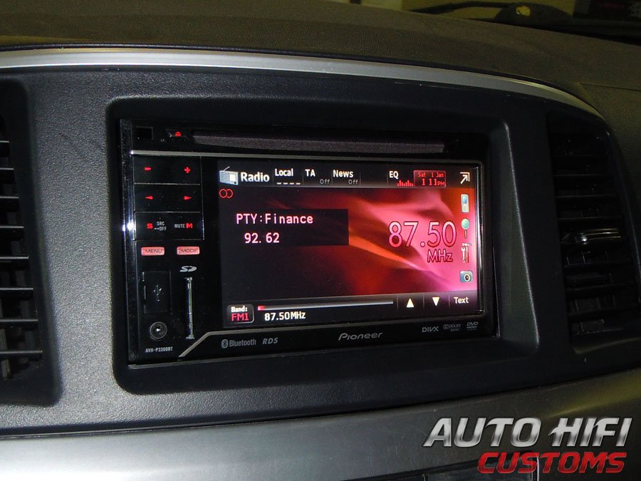 Установка автомагнитолы Pioneer AVH-P3300BT в Mitsubishi Lancer X